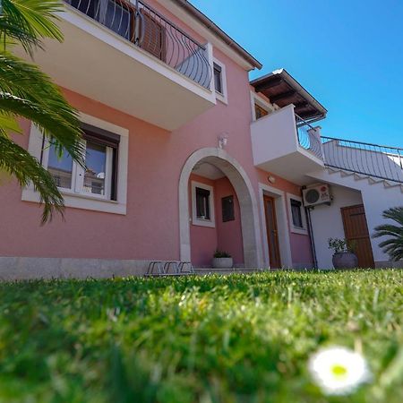 Apartments Palm View Ровин Екстериор снимка