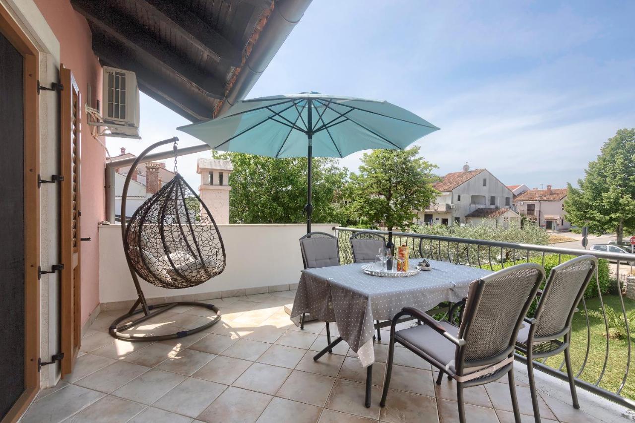 Apartments Palm View Ровин Екстериор снимка