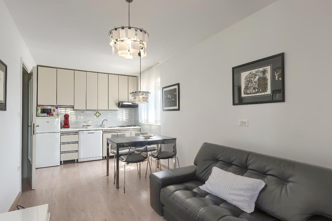 Apartments Palm View Ровин Екстериор снимка