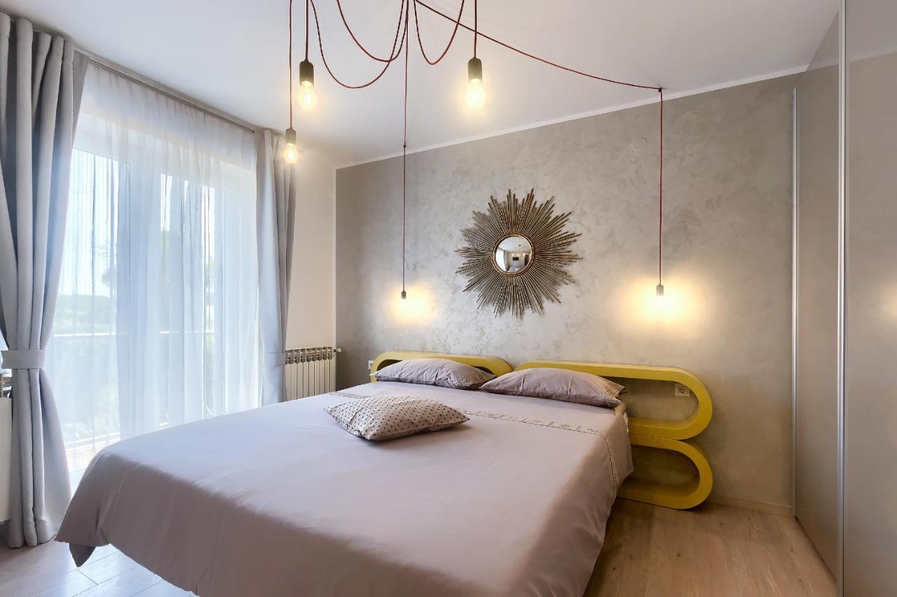 Apartments Palm View Ровин Екстериор снимка