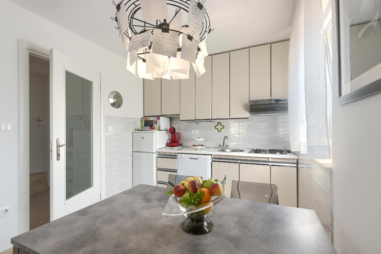 Apartments Palm View Ровин Екстериор снимка