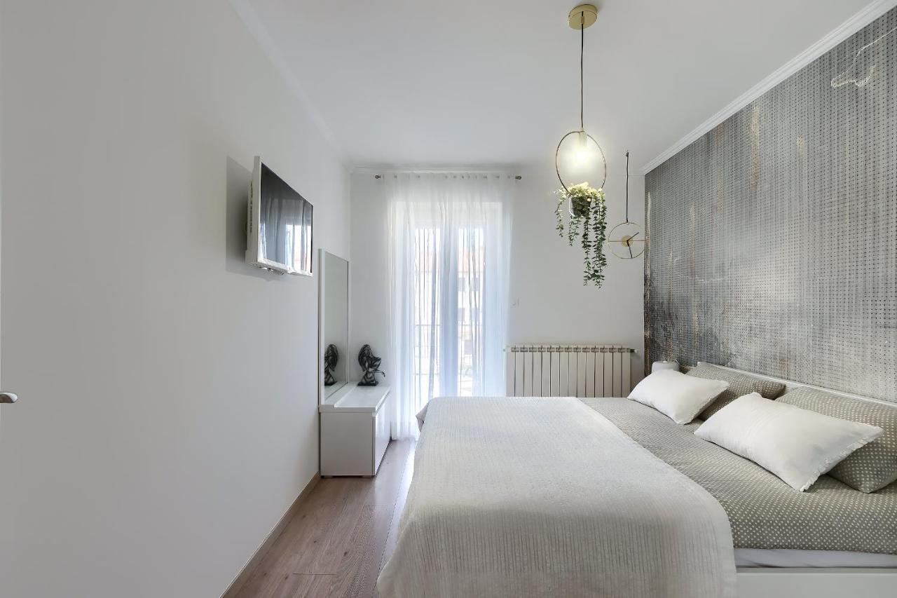 Apartments Palm View Ровин Екстериор снимка