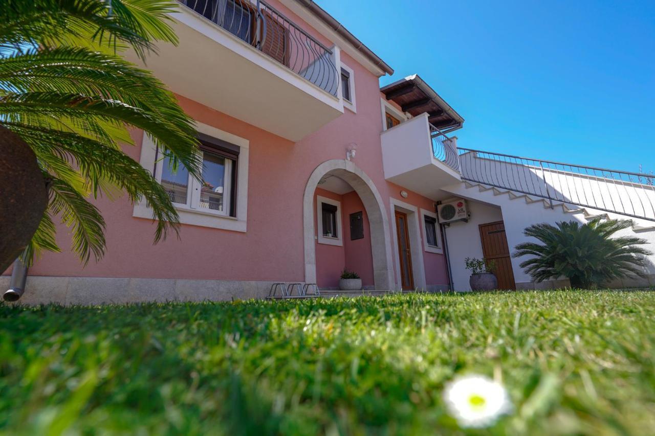 Apartments Palm View Ровин Екстериор снимка