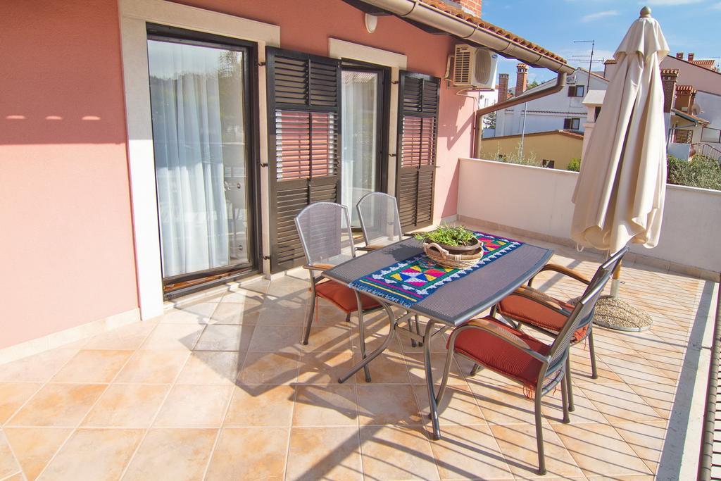 Apartments Palm View Ровин Екстериор снимка