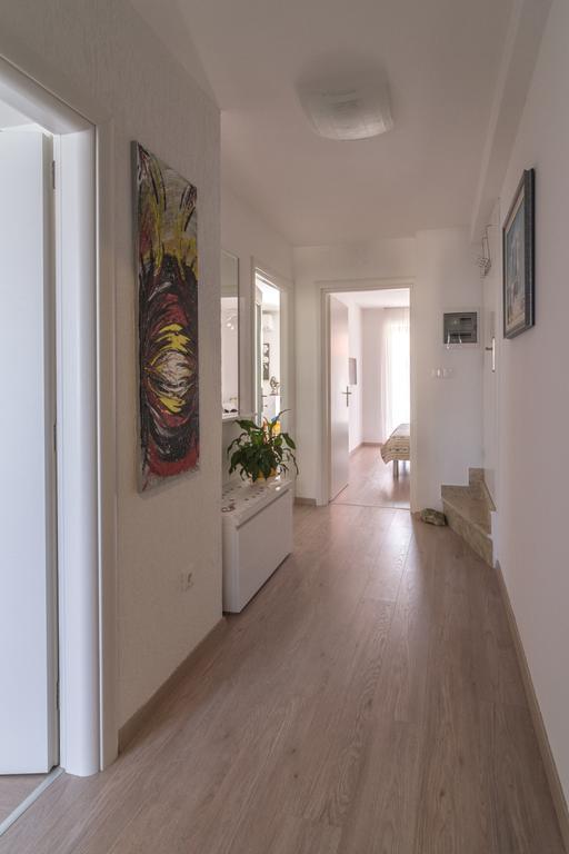 Apartments Palm View Ровин Екстериор снимка