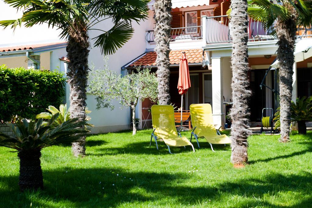 Apartments Palm View Ровин Екстериор снимка