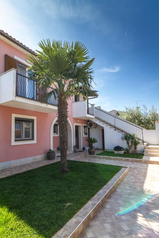 Apartments Palm View Ровин Екстериор снимка