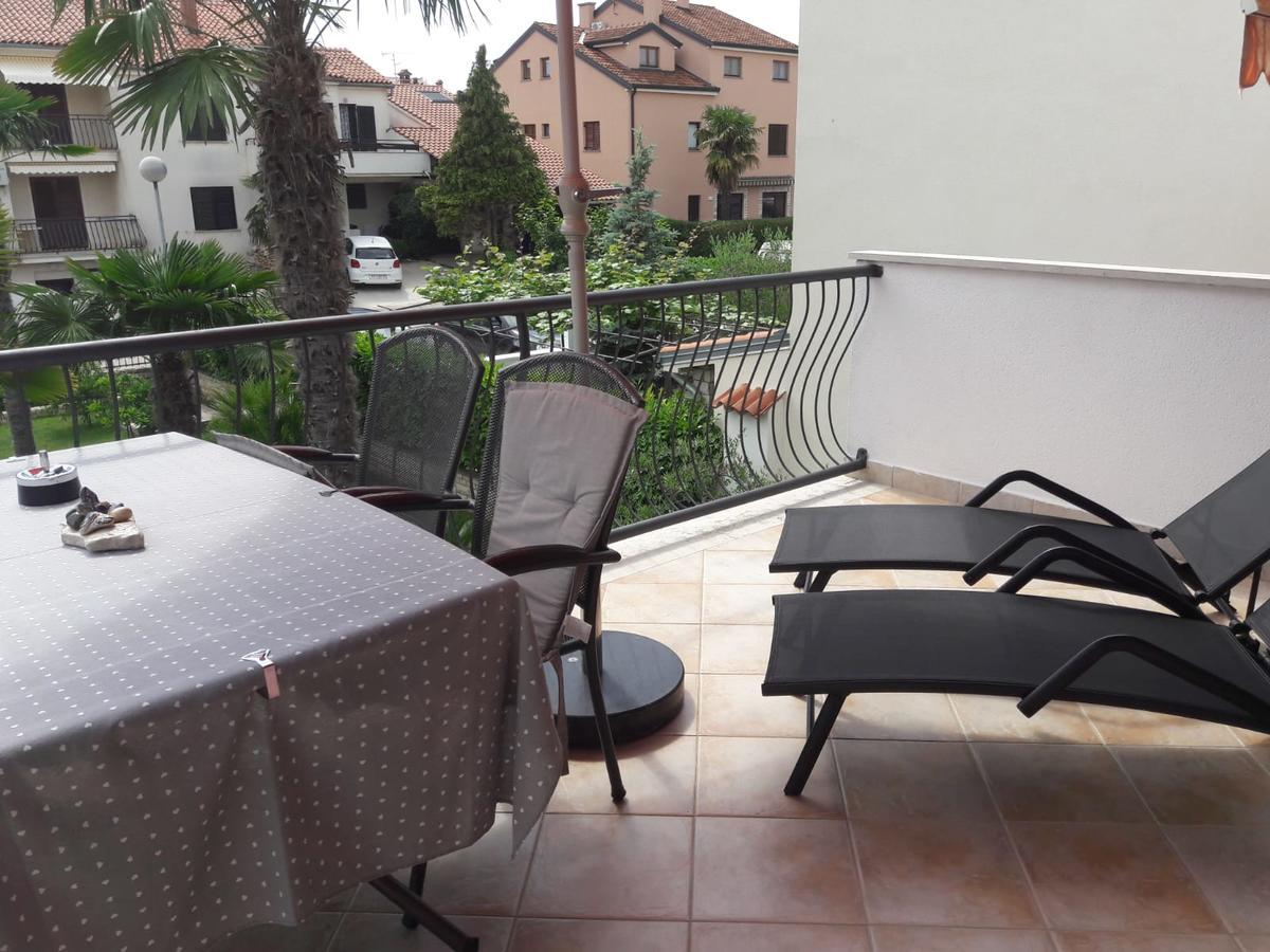 Apartments Palm View Ровин Екстериор снимка