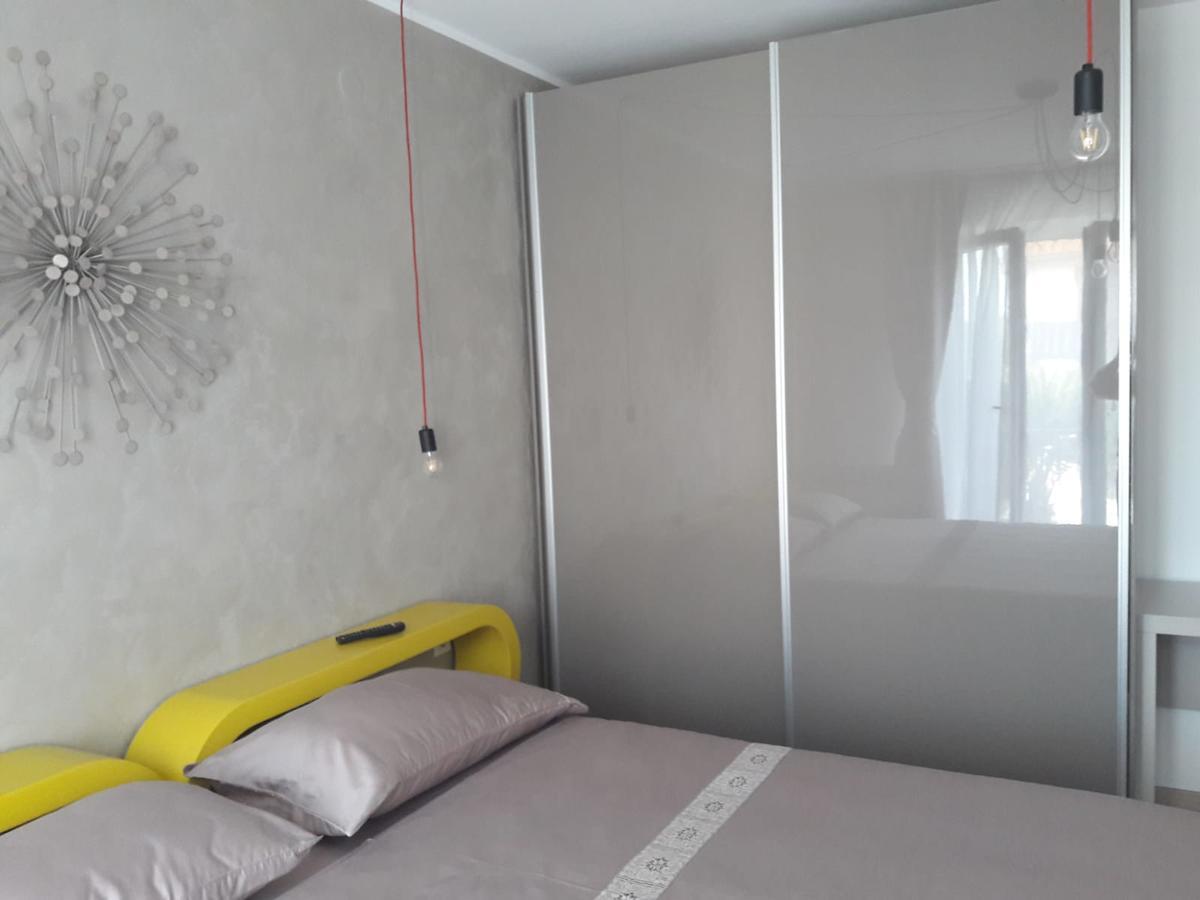 Apartments Palm View Ровин Екстериор снимка