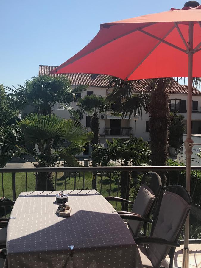 Apartments Palm View Ровин Екстериор снимка